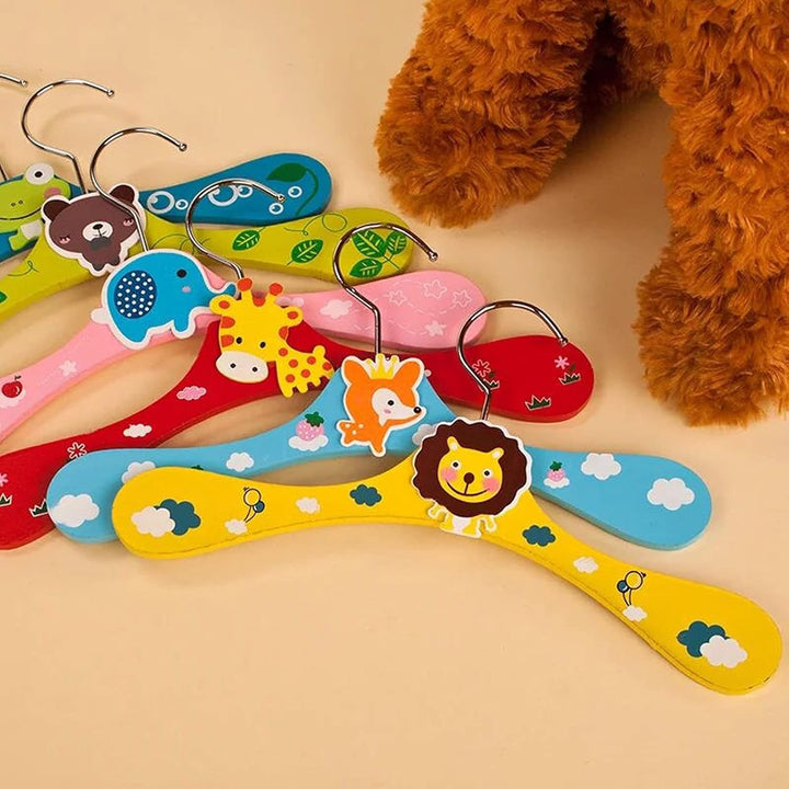 6 Stück Kinder Kleiderbügel aus Holz - Cartoon Baby Tiermotive Bunt: Giraffe, Bär, Frosch, Elefant,