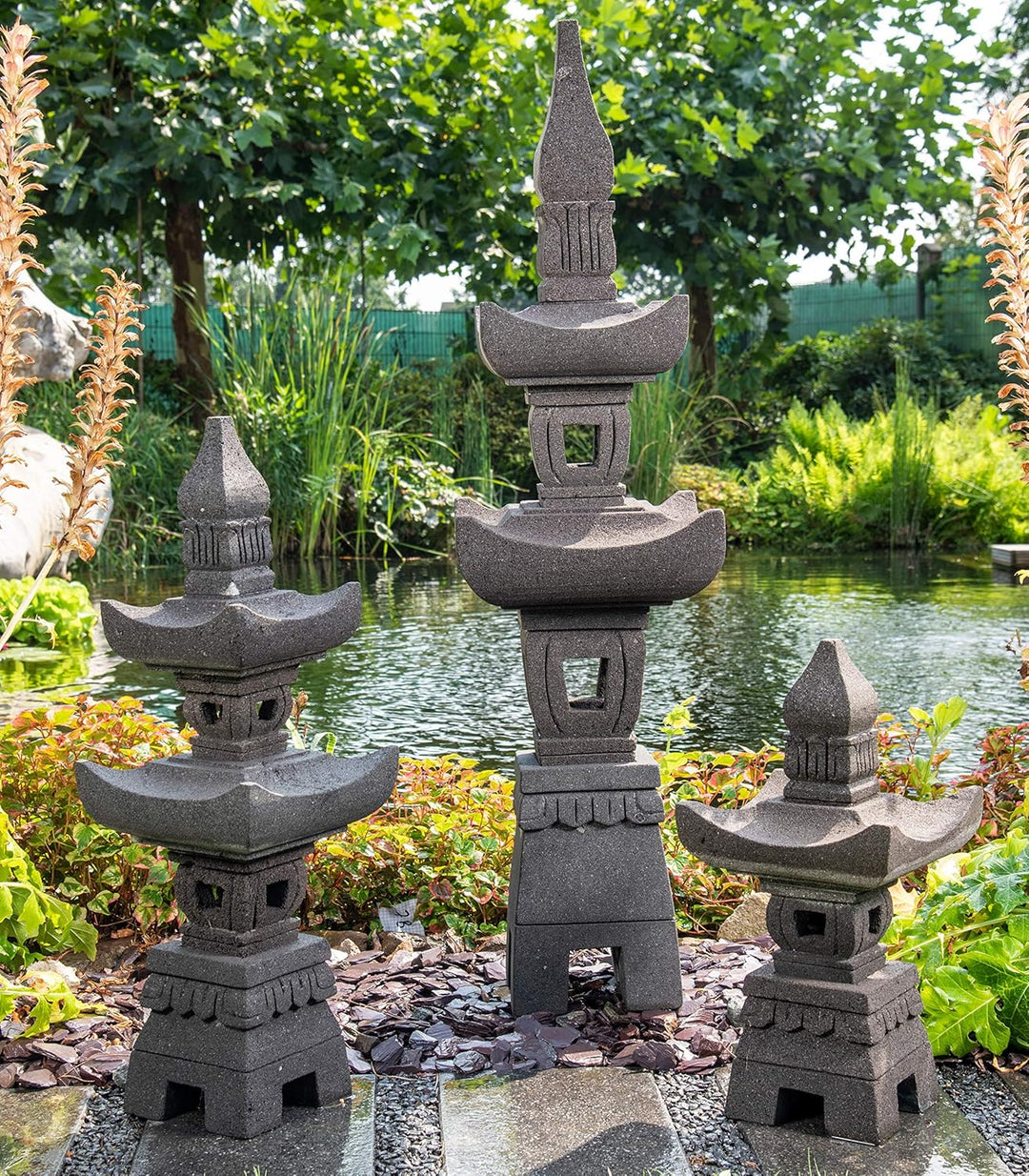IDYL Lavastein-Skulptur Laterne Pagoda | Höhe 55 cm | Lava-Stein Laterne handgefertigt | Stilvolle G