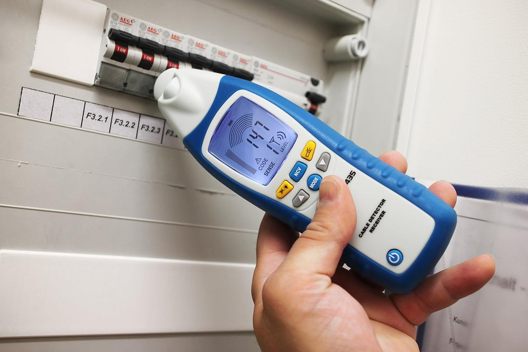 PeakTech 3435 – Leitungssuchgerät mit Sender &amp; Empfänger für Kurzschlüsse - Empfangstiefe: bis 2 Met