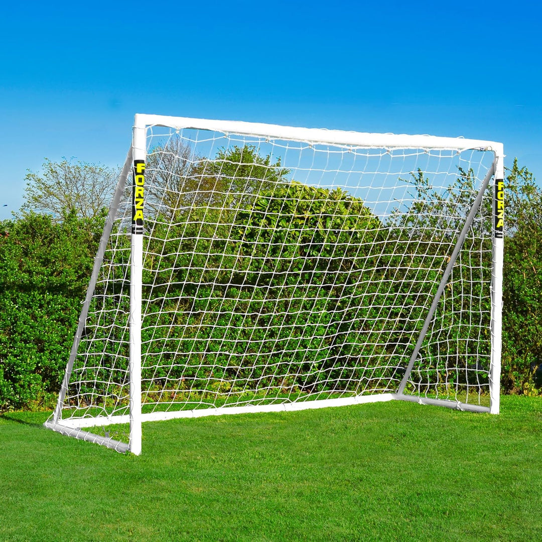 FORZA Fussballtor mit einem Klicksystem – das Fussball-Tor kann das ganze Jahr über bei jedem Wetter