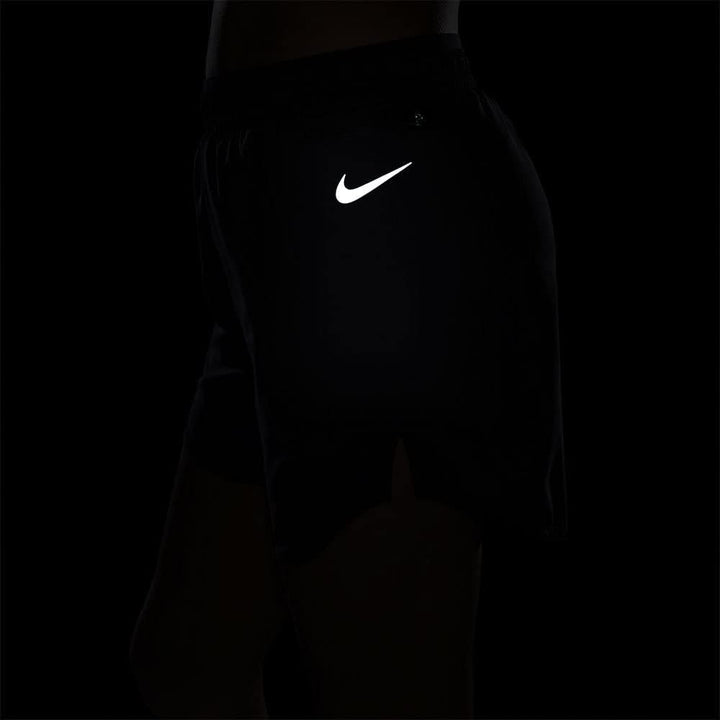 Nike Damen Tempo Luxe Shorts, Shwartz, M