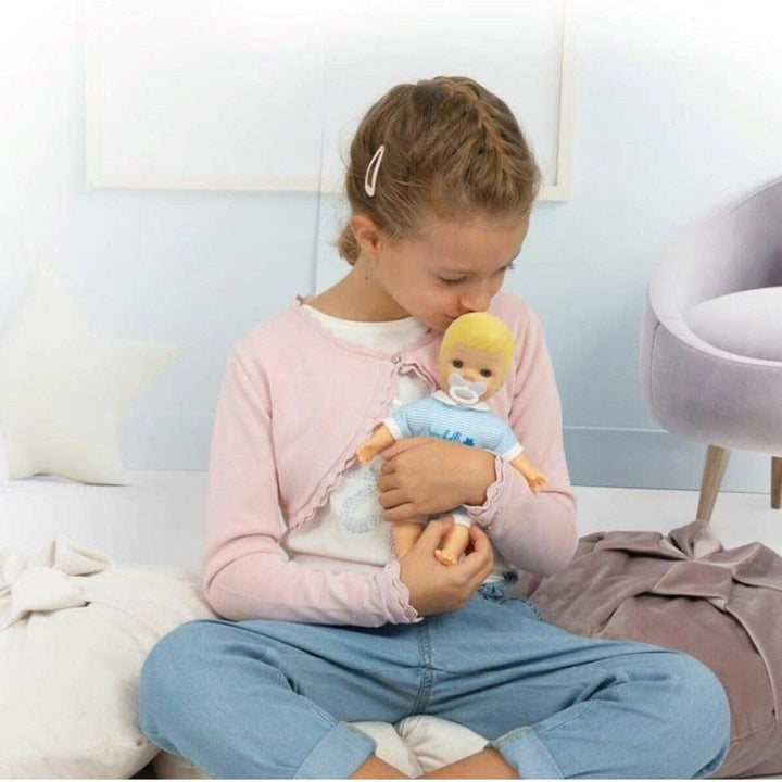 Cicciobello My Love – Die Flauschige Puppe passt den Kleinen mit weissem Kleid, Höhe 24 cm, für Kind