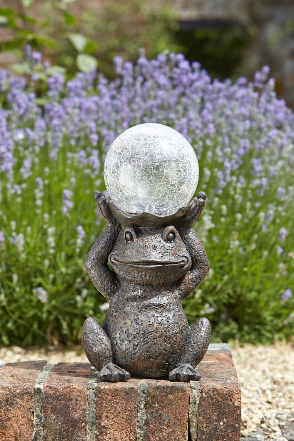 Solarbetriebener Frosch als Gartendekoration