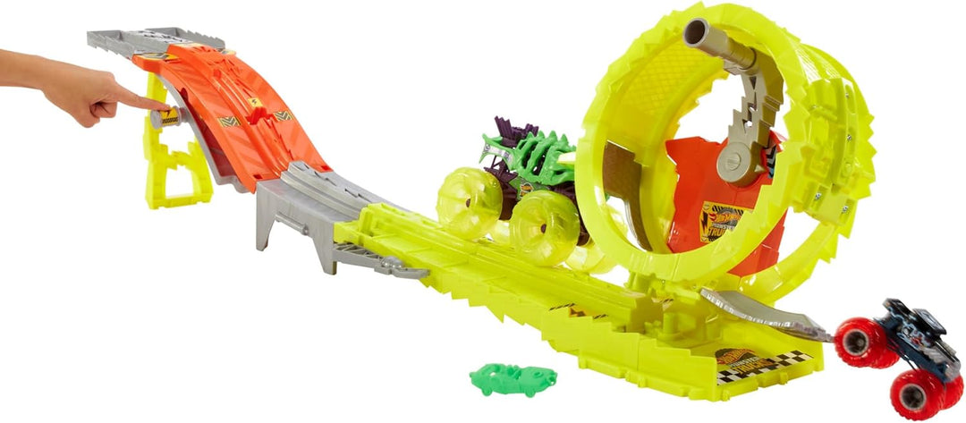 Hot Wheels Monster Trucks Trackset mit 2 Spielzeugtrucks: extragrosser Skelesaurus und 1 Bone Shaker