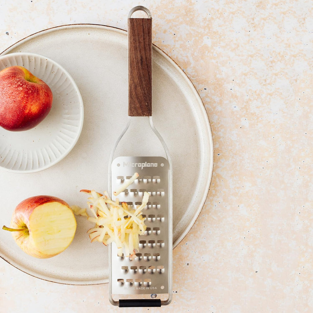 Microplane Küchenreibe Sehr Grob für Kartoffel, Zucchini, Karotten, Apfel, Kohl & Käse aus der Maste