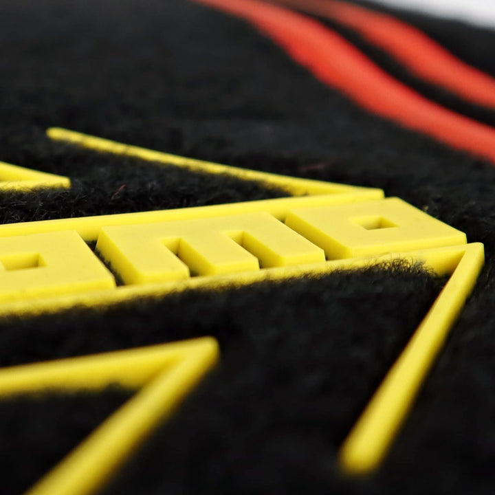 MOMO KOMPLETT-SET 4 STÜCK UNIVERSAL-AUTOFUSSMATTEN SCHWARZ/ROT SCHWARZ AND ROT A8BR, SCHWARZ AND ROT