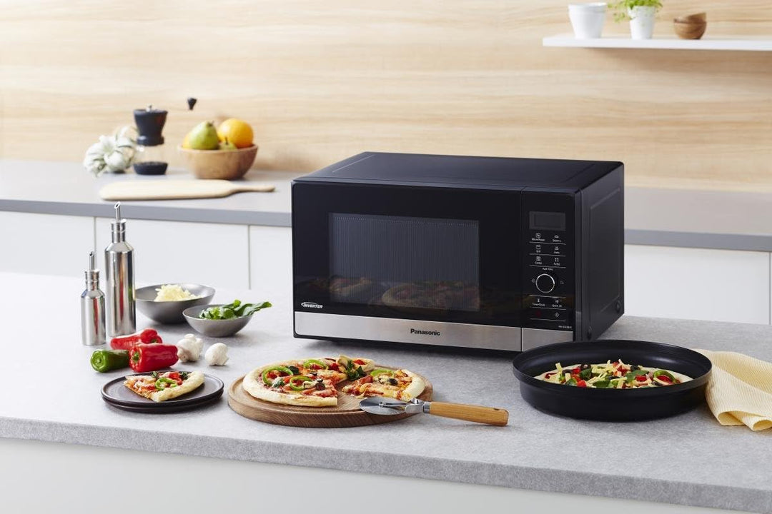Panasonic NN-GD38HSGTG Mikrowelle mit Grill (1000 W, Dampfgarer, Steamer, Kombimikrowelle, Pizza-Pfa