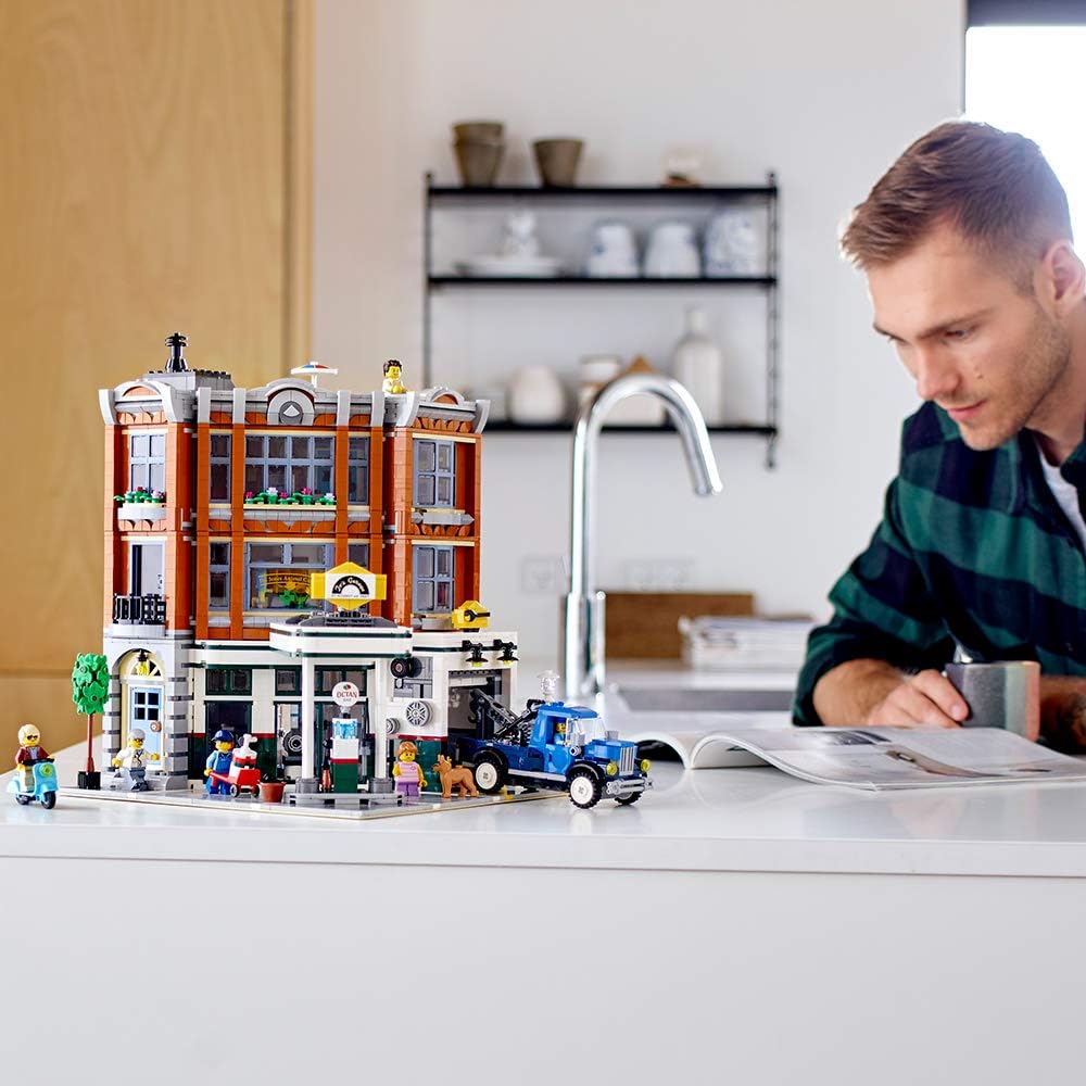 LEGO Creator Expert Corner Garage 10264 Building Kit (2569 Piece) Standardverpackung, Standardverpac