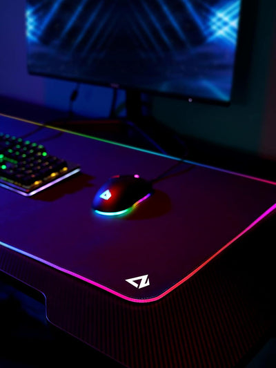 EASEMO Gaming Mauspad, RGB Mousepad, XXL gross (900 x 400 x 4 mm) mit 7 LED-Farben, 11 Beleuchtungsm