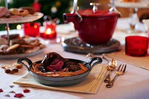 Staub 1302023 stapelbare Auflaufform, rund 20 cm, 0,75 L mit mattschwarzer Emaillierung im Inneren d