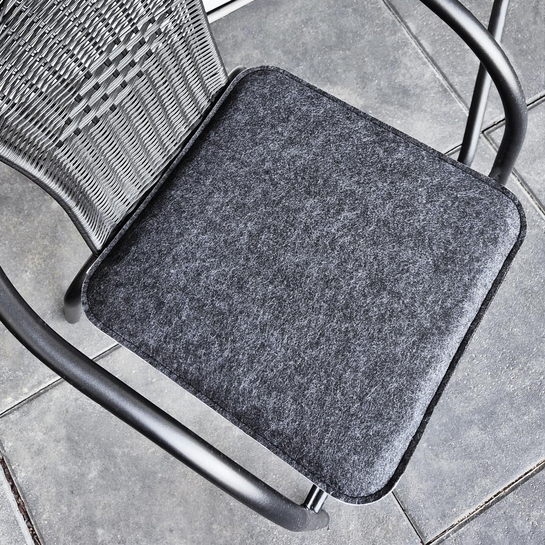 COM-FOUR® 4X Sitzkissen aus Filz - gepolstertes Stuhlkissen - eckige Sitzpolsterauflage für Esszimme