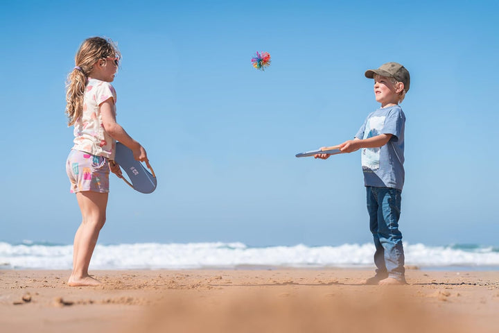 BS Toys Bouncer-Schläger aus Bambus – 2 Schläger Ø 29cm + Flauschiger Ball Ø 9,5cm – Nachhaltiges Wu