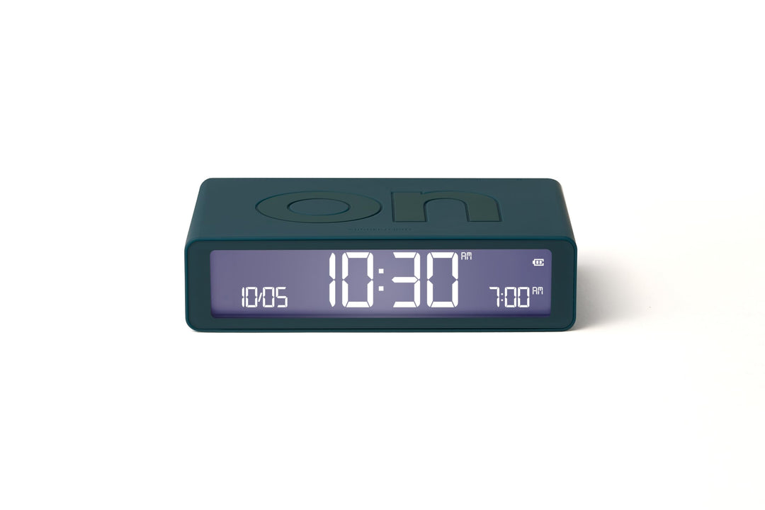 Lexon Flip Classic Digitaler Wecker mit umkehrbaren EIN/Aus-Seiten, wiederaufladbare Nachttischuhr m