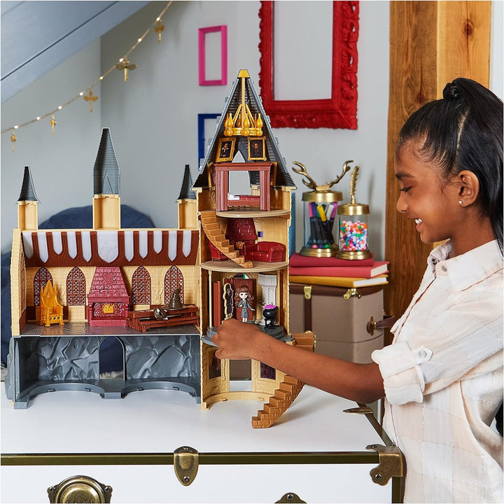 Spin Master Wizarding World Harry Potter - Schloss Hogwarts Spielset mit Licht und Sound sowie exklu