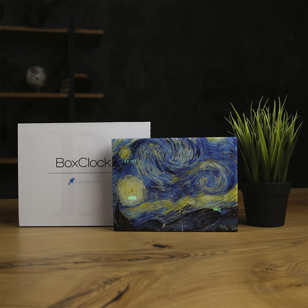 BoxClock Brushed Steel Edition – LED-Wortuhr für Tisch oder Wand – Front aus gebürstetem Edelstahl –