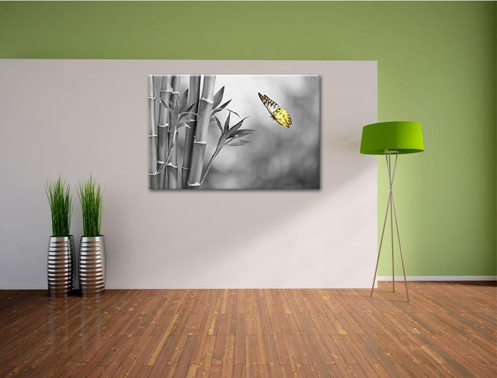 schöner Schmetterling vor Bambus schwarz/weiss Format: 100x70 auf Leinwand, XXL riesige Bilder ferti