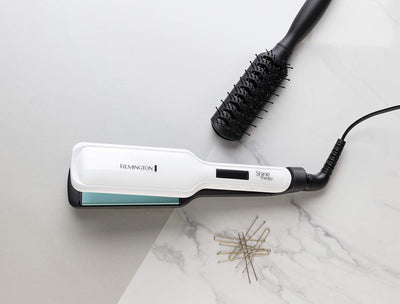 Remington Glätteisen breit Shine Therapy (hochwertige Keramikbeschichtung angereichert mit Mikrowirk