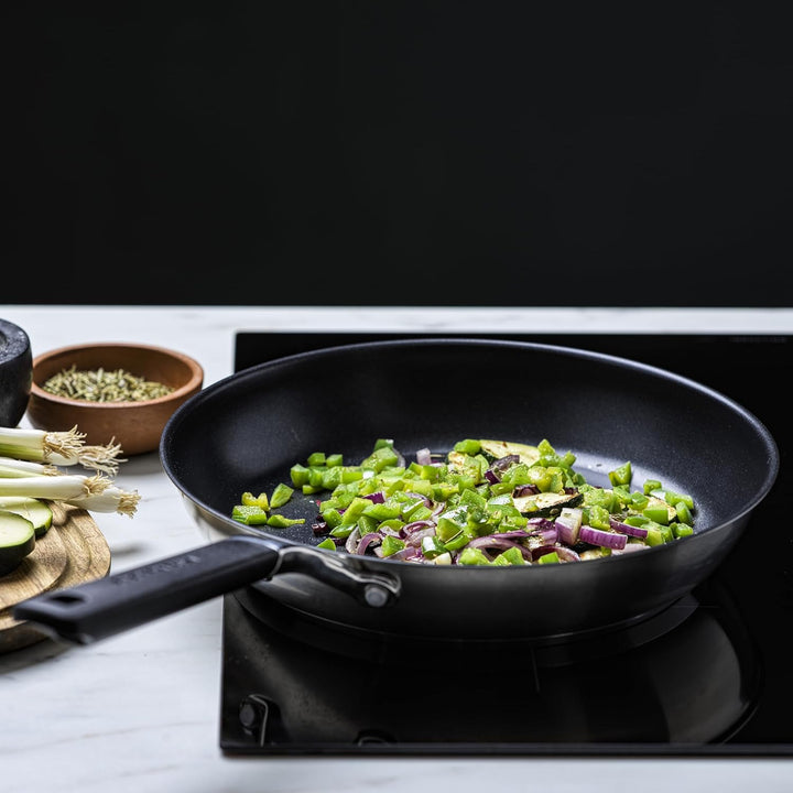 KitchenAid Classic Stainless Steel PFAS-freier, Gesunder 28 cm Wok aus Keramik, Plattiert, Induktion