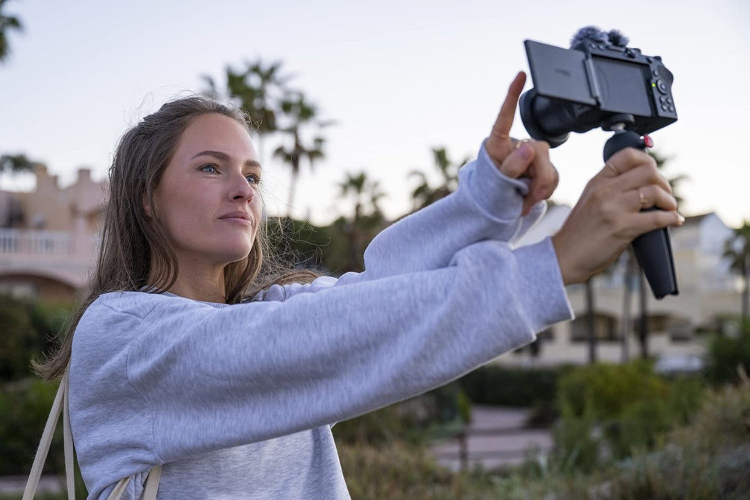 Nikon Z 30 KIT Z DX 18-140mm 1:3,5-6.3 VR (20,9 MP, 11 Bilder pro Sekunde, Hybrid-AF mit Fokus-Assis