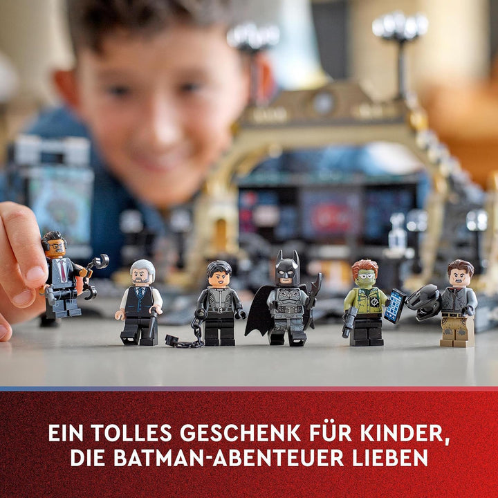 LEGO 76183 DC Batman Bathöhle: Duell mit Riddler, Superhelden-Set mit Spielzeug-Motorrad für Kinder