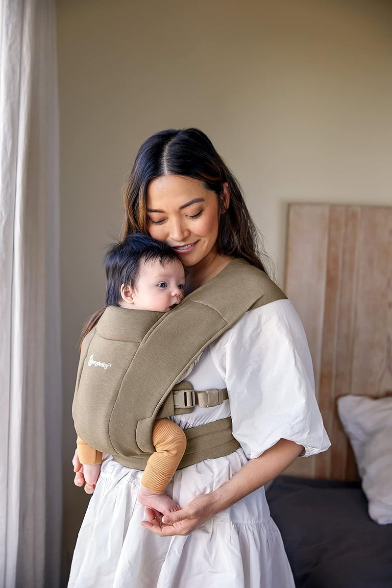 Ergobaby Embrace Babytrage für Neugeborene ab Geburt Extra Weich, Bauchtrage Baby Tragetasche Ergono