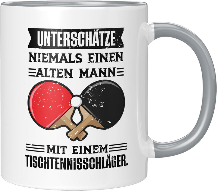 Lustige Tischtennis Tasse | Unterschätze niemals einen alten Mann mit einem Tischtennisschläger | Ge
