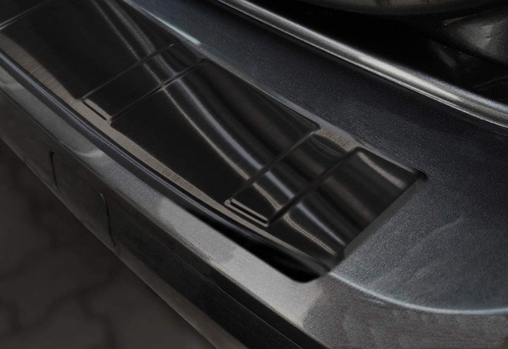 Ladekantenschutz aus Edelstahl in anthrazit mit 3D Abkantung passend für VW Caddy V ab 11/2020/Ford