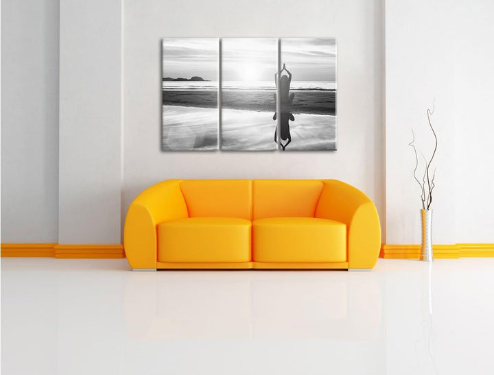 Pixxprint Frau in Einer Yogapose am Strand / 3-Teilig/Gesamtmass 120cm Leinwandbild bespannt auf Hol