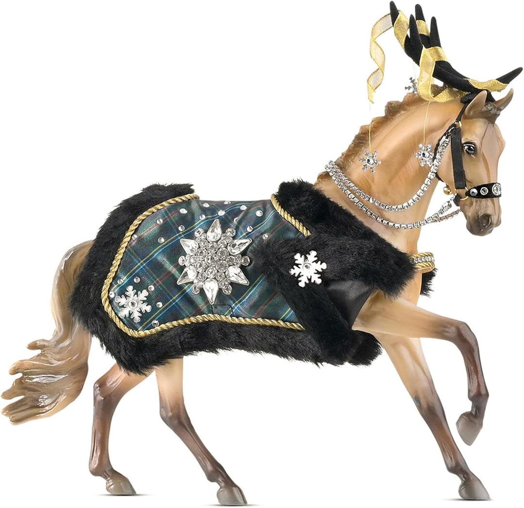 Breyer Horses 2023 Holiday Collection | Traditional Series Holiday Horse - Highlander | Modell 