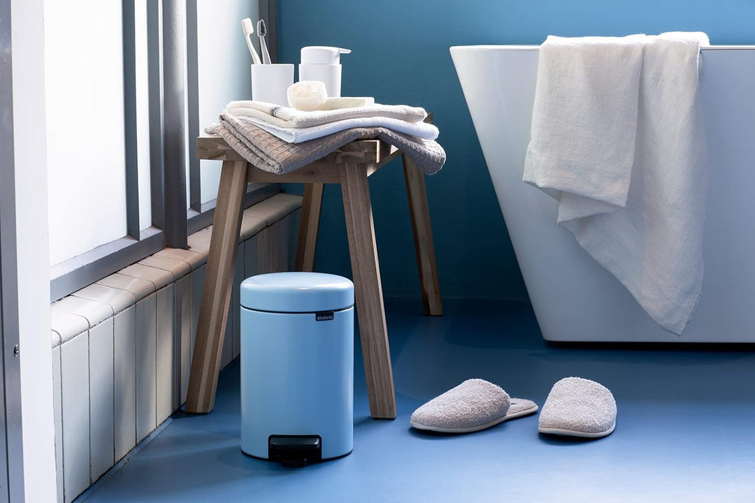 Brabantia - NewIcon Treteimer 3L - Kleiner Abfalleimer für Bad oder Toilette - Sanft Schliessender D