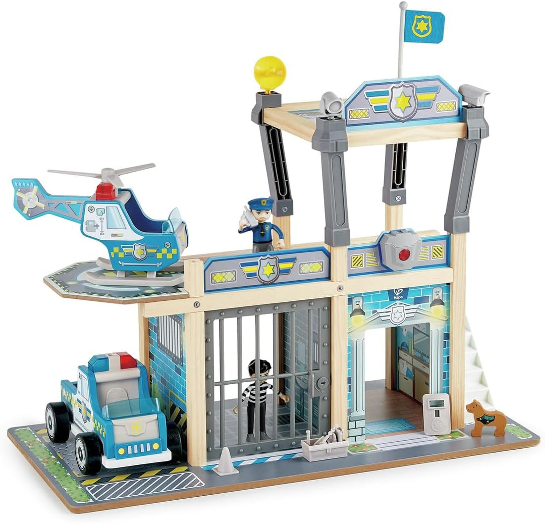 Zweistöckige Polizeistation von Hape mit Helikopter und Polizeiauto fördert die Fantasie
