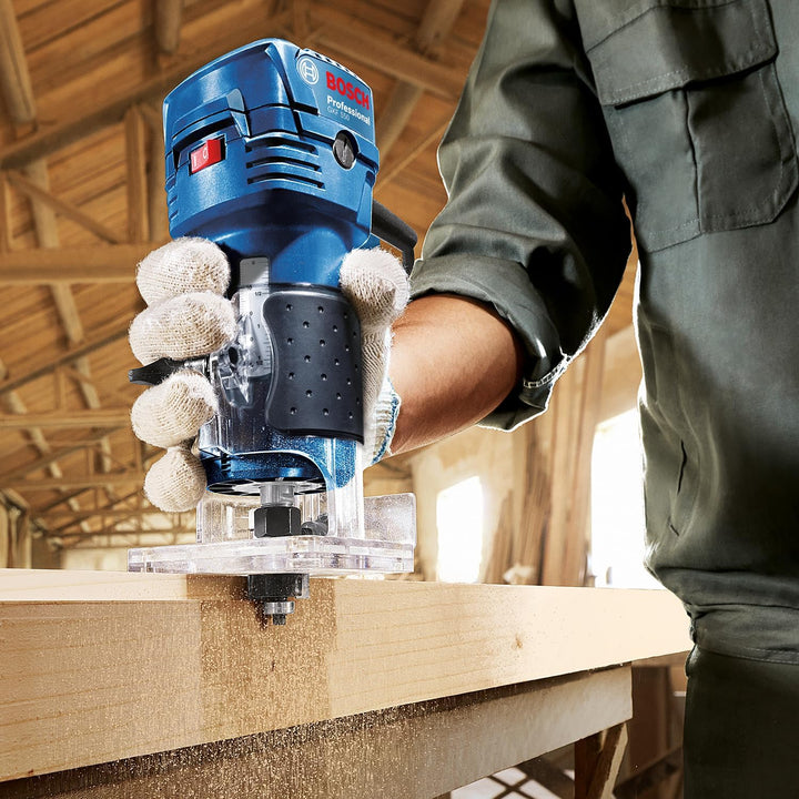 Bosch Professional Kantenfräse GKF 550 (inkl. Parallelanschlag, Rollenführung, Grau, 2x Schraubensch