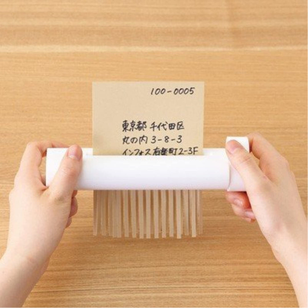 MUJI Grösse des praktischen Aktenvernichters: 7,2 x 2,0 x 1,2 cm (B x L x H).
