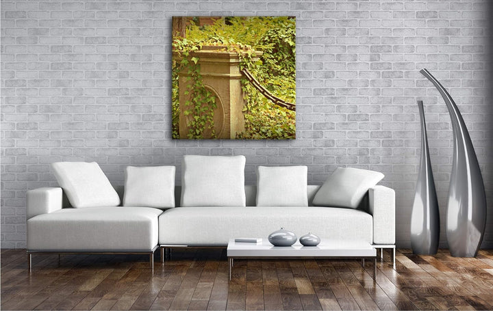deyoli Efeu bewachsene Steinsäule Format: 60x60 als Leinwandbild, Motiv fertig gerahmt auf Echtholzr