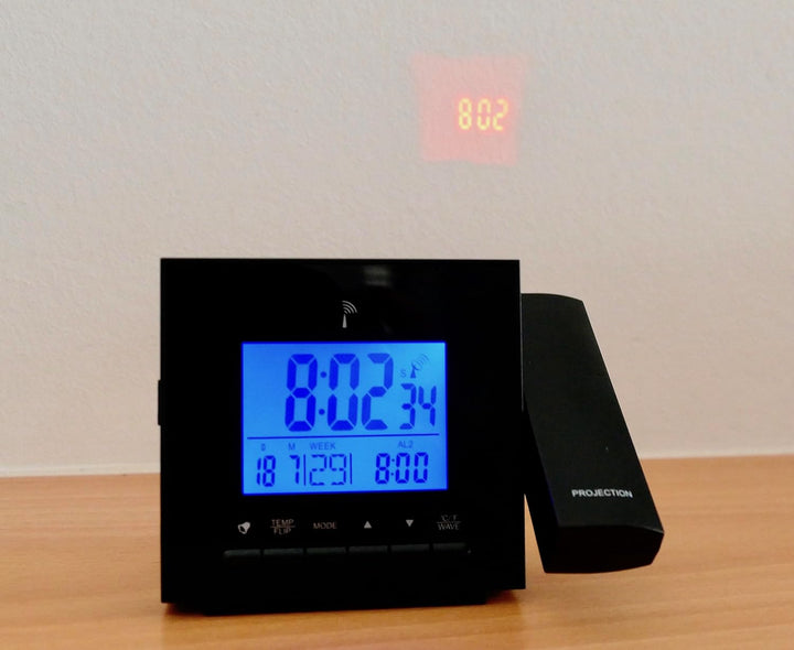 TFA Dostmann Funk-Projektionswecker, 60.5013.01, Projektion von Uhrzeit/Temperatur, Zwei Alarmzeiten