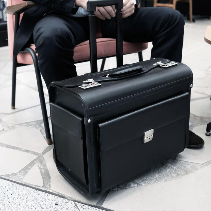 Alassio 92301 - Pilotenkoffer SILVANA, aus Lederimitat, ca. 48 x 39,5 x 23 cm, mit 2 Rollen, schwarz