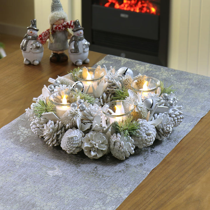 COM-FOUR® Tischkranz für Weihnachten - weisser Adventskranz mit Glitzer - Dekokranz mit 4 Teelichtha
