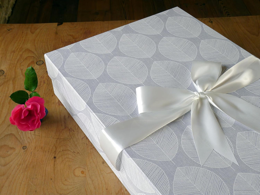 Yours To Keep Klassische Brautkleidbox AUFBEWAHRUNGSKASTEN (Scandi Leaf) 75 x 50 x 15 cm Hochzeitskl