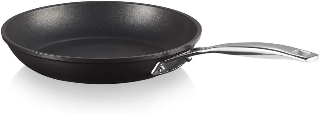 LE CREUSET Aluminium-Antihaft flache Pfanne, Ø 24 cm, Für alle Herdarten inkl. Induktion geeignet, A