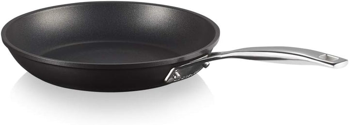 LE CREUSET Aluminium-Antihaft flache Pfanne, Ø 24 cm, Für alle Herdarten inkl. Induktion geeignet, A