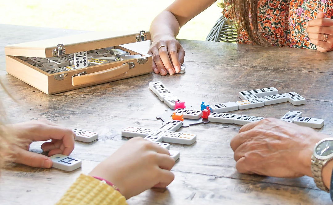 Engelhart - 250150 - Mexikanischer Dominozug D12 - Mexican Train Domino mit hochwertigem Holz Koffer