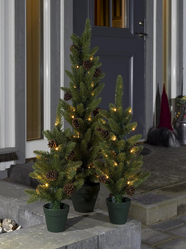 Konstsmide 3781-100 LED Weihnachtsbaum mit Tannenzapfen und Topf / für Aussen (IP44) / Batteriebetri