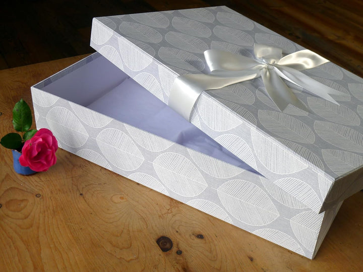 Yours To Keep Klassische Brautkleidbox AUFBEWAHRUNGSKASTEN (Scandi Leaf) 75 x 50 x 15 cm Hochzeitskl