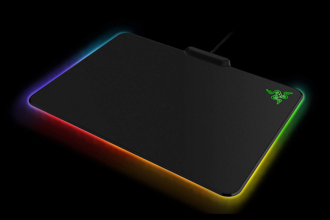 Razer Firefly Soft - Weiches Gaming Maus-Pad (feste Struktur RGB Chroma Beleuchtung, Mauspad für pro