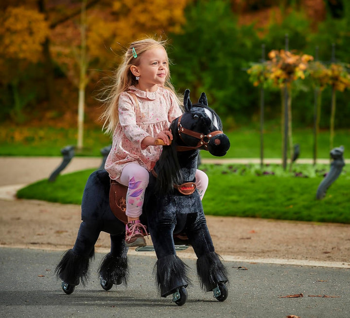 PONNIE Reitpferd mit Rollen Ebony S (3-6 Jahre), Spielpferd zum Reiten mit Abnehmbarer Braun Sattel