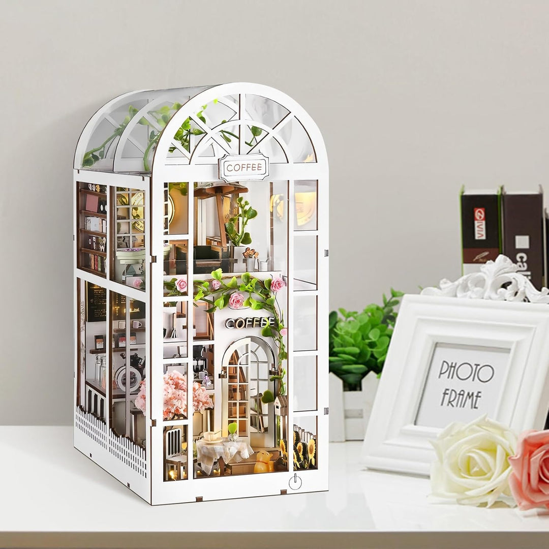 Book Nook Kit, Miniatur Puppenhaus Bücherregal-Einsatz mit LED-Beleuchtung, 3D Holzpuzzle DIY Modell