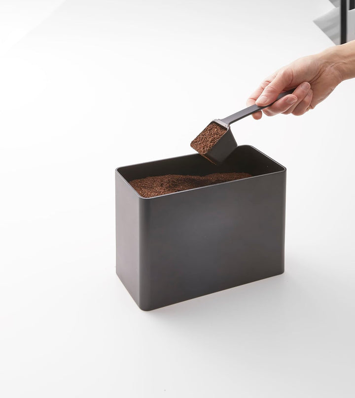Yamazaki 6908 TOWER Luftdichter Kaffeebehälter, schwarz, Polypropylen/Silikon, minimalistisch, 18.4