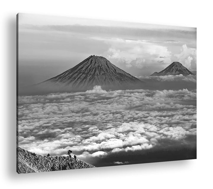 deyoli Vulkane in Java Indonesien Format: 60x40 Effekt: Schwarz&Weiss als Leinwandbild, Motiv fertig