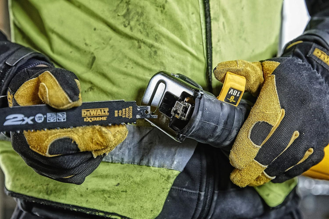 DeWalt Akku-Säbelsäge (18V, elektrische Hubzahl-Regulierung und elektronische Motorbremse, werkzeugl