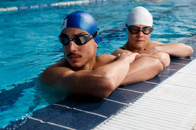 Arena The One Anti-Fog Schwimmbrille Unisex für Erwachsene, Schwimmbrille mit Breiten Gläsern, UV-Sc